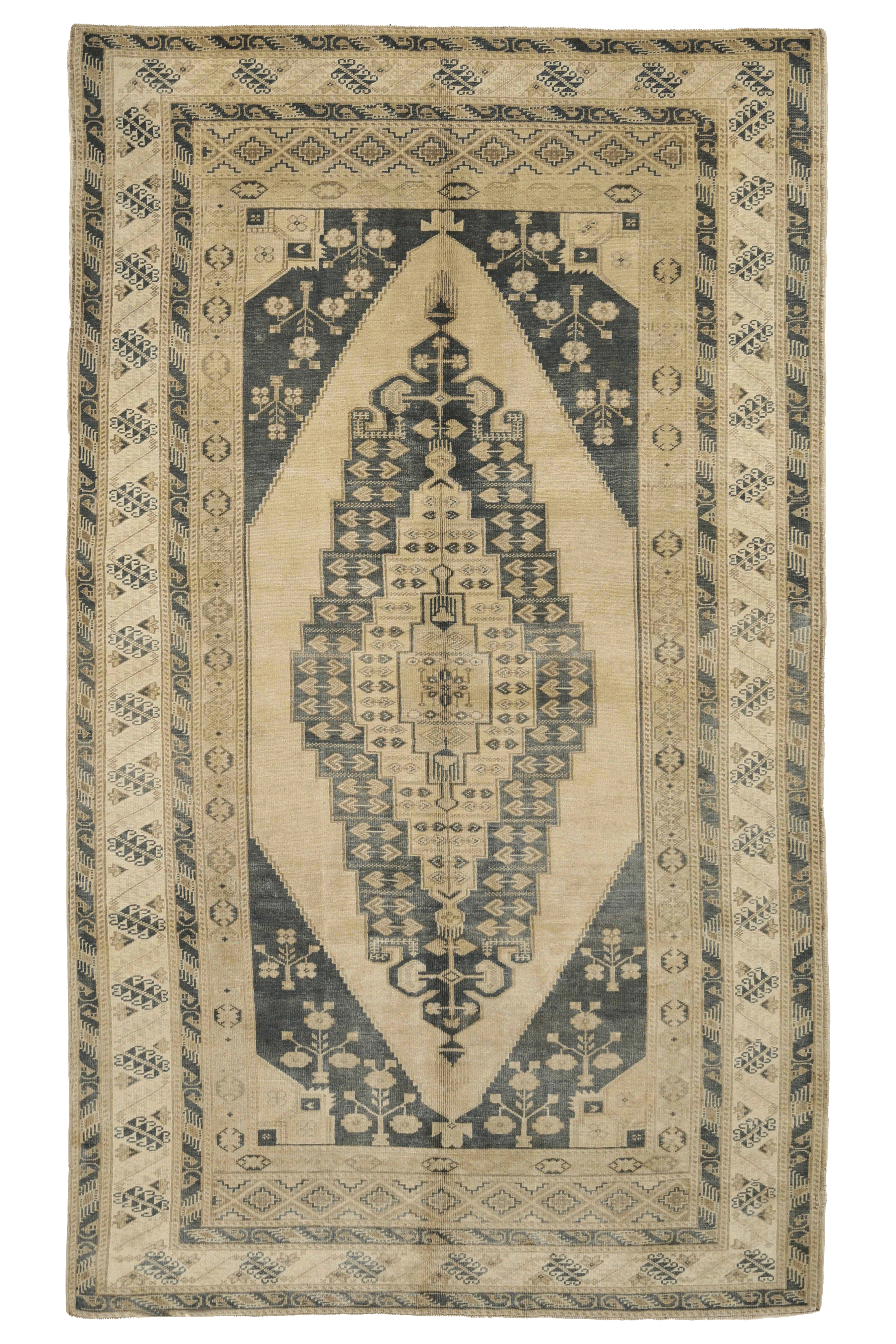 Antique Turkey Traditional Rug 93069