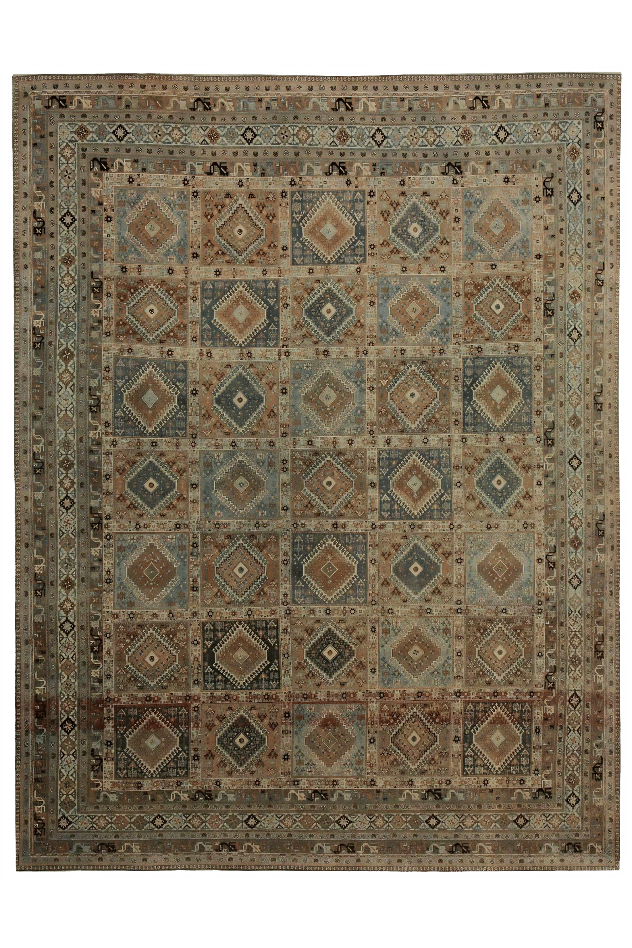 Antique Persian Shiraz Traditional Rug 97315